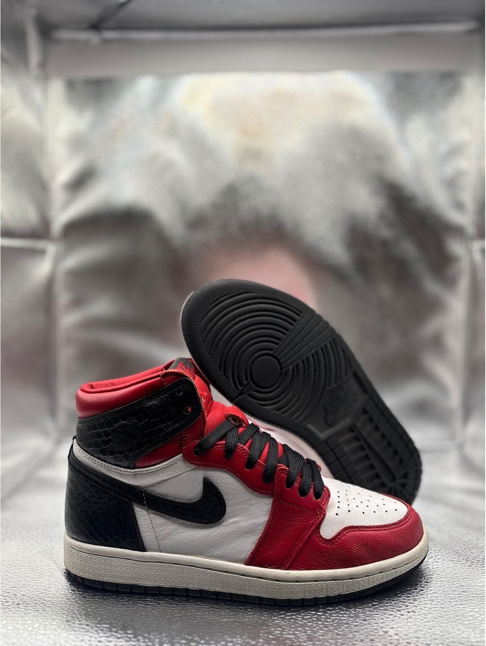 Air Jordan 1 Retro High 'Satin Snake Chicago